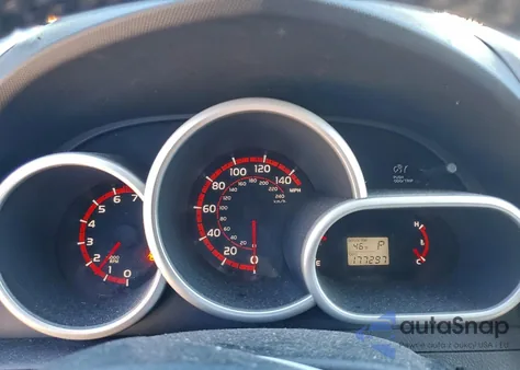 2009 Pontiac Vibe z USA, uszkodzony, nr VIN 5Y2SP67009Z458997